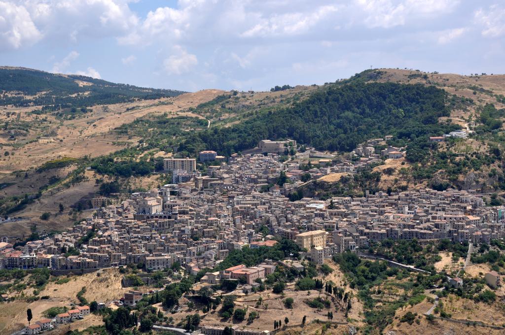Villa Letizia Campofelice Di Roccella Exteriör bild