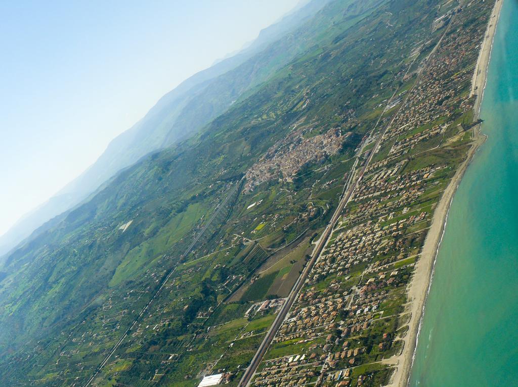 Villa Letizia Campofelice Di Roccella Exteriör bild