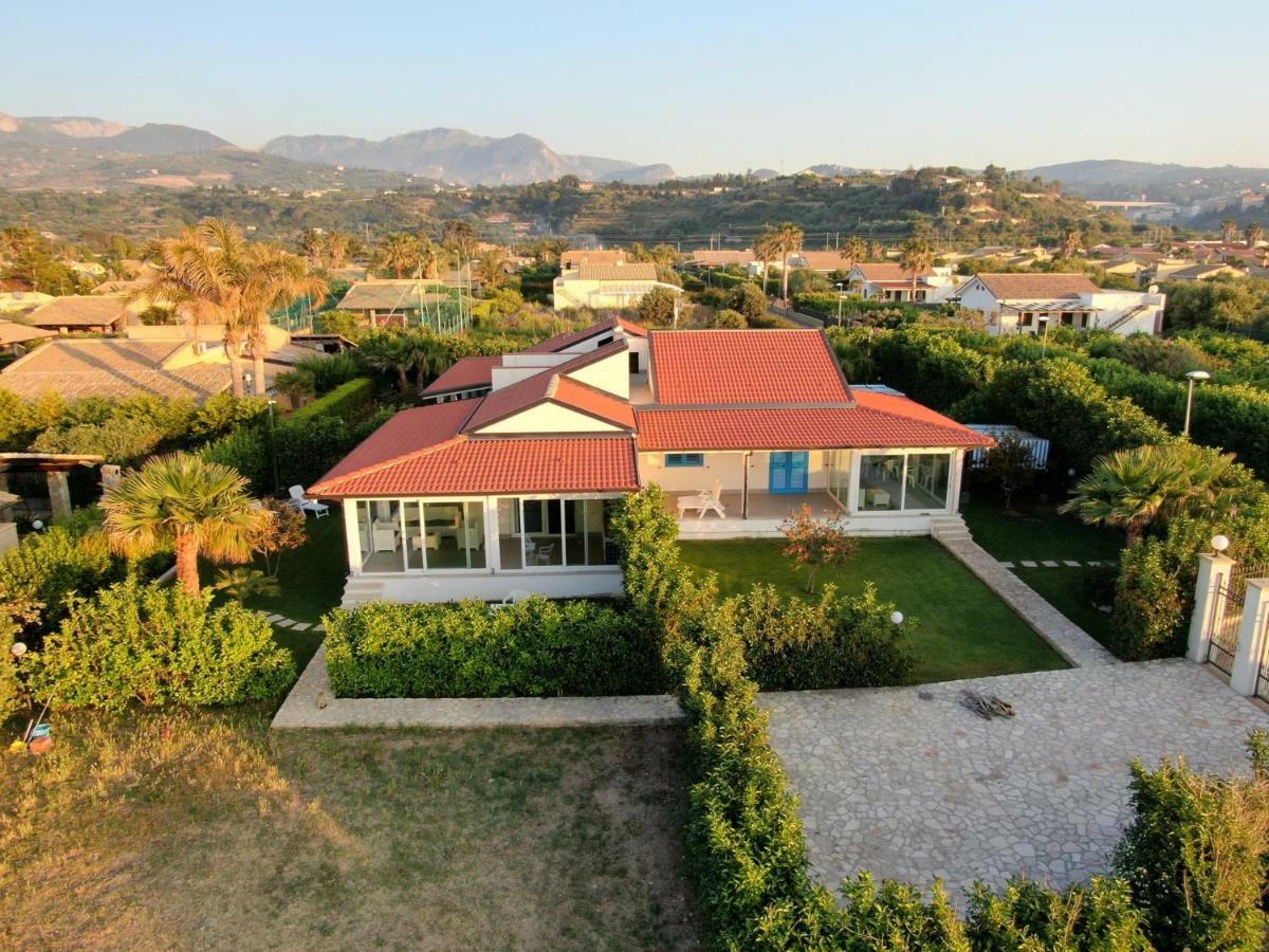 Villa Letizia Campofelice Di Roccella Exteriör bild