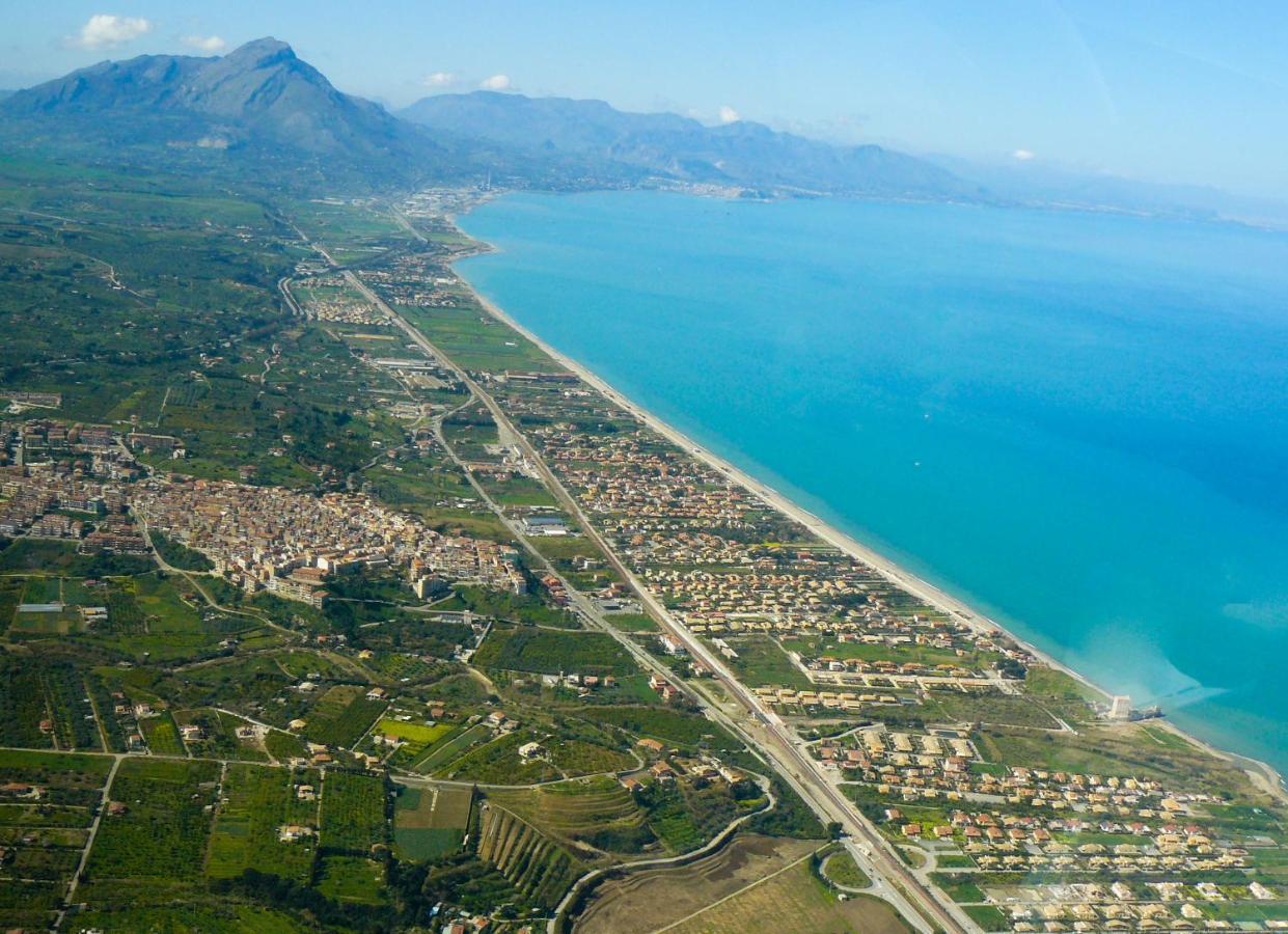 Villa Letizia Campofelice Di Roccella Exteriör bild